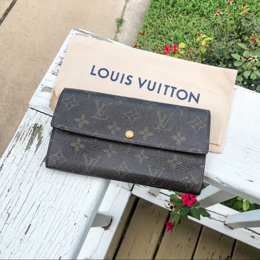 ❤️100% AUTHENTIC Louis Vuitton Sarah Long wallet